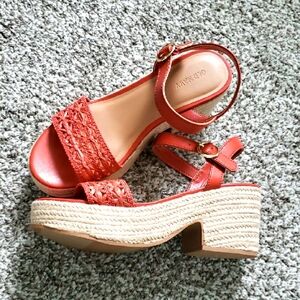 Old Navy Platform Sandal NWOT